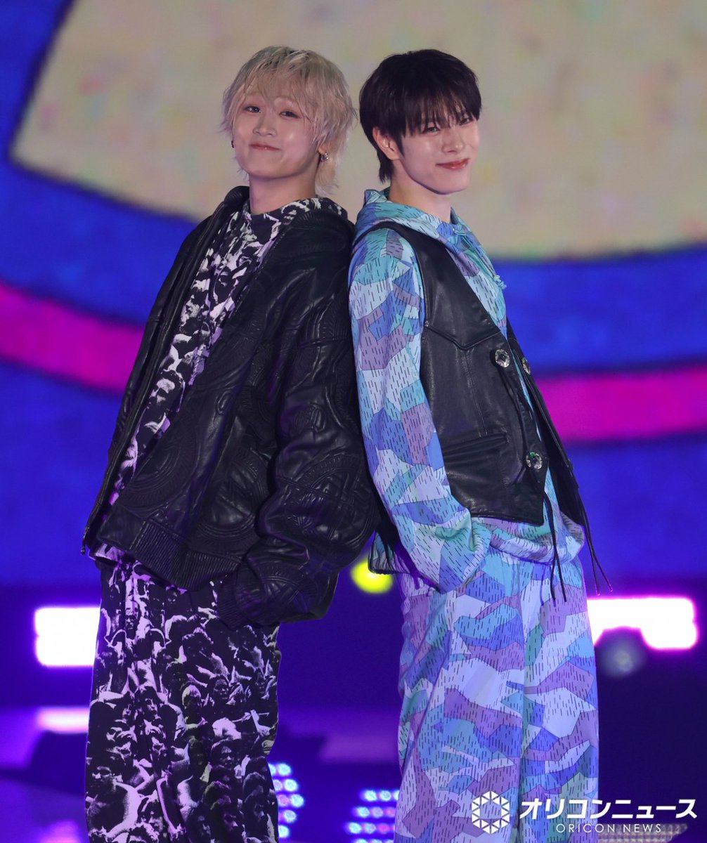 oricon's tweet photo. 【🌷ガルアワ 26 A/W🌷】

DXTEEN福田歩汰＆田中笑太郎
色違いリンクコーデ　
背中合わせでクールに決める✨️ 

https://t.co/sKbLfi68BY
＼フォトギャラ随時更新中📸🌟／
https://t.co/Z8ldF9CdBb

#ガルアワ2026AW https://t.co/8sedWdddWW