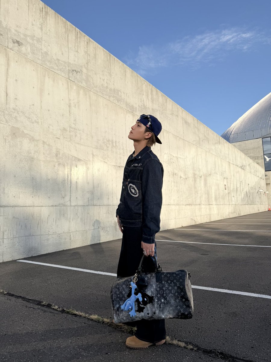 AOI_tjbb_SR's tweet photo. 好きが詰まってるコーデ💙🩵

Instagramには違う写真もたくさん上げたので、見にきてね🫶🏻

#coinparkingdelivery
#levis https://t.co/HjxHqSomJ6