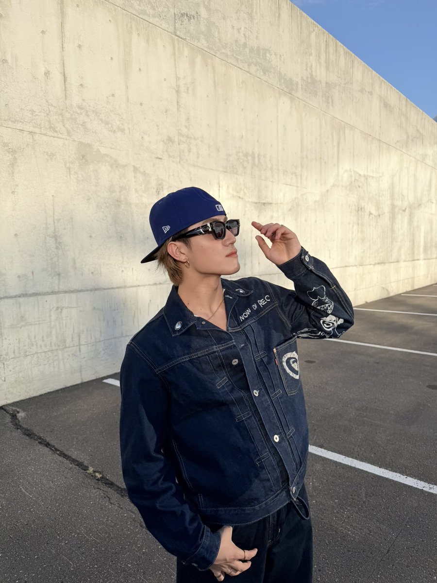 AOI_tjbb_SR's tweet photo. 好きが詰まってるコーデ💙🩵

Instagramには違う写真もたくさん上げたので、見にきてね🫶🏻

#coinparkingdelivery
#levis https://t.co/HjxHqSomJ6