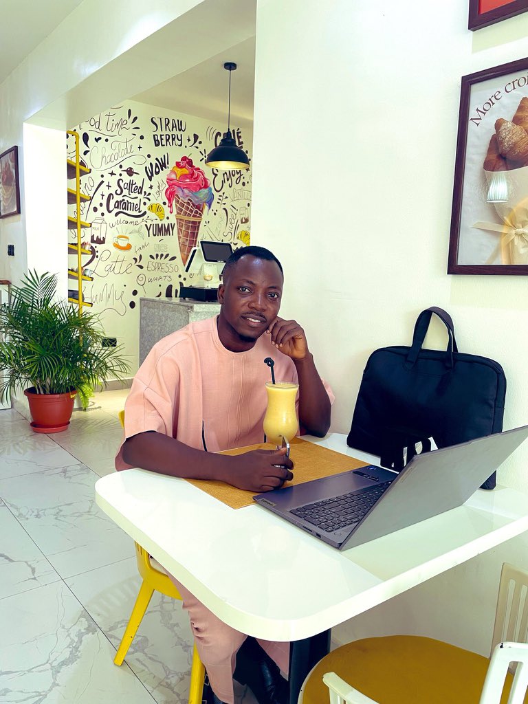 yomoney999's tweet photo. Tech Bro👨🏽‍💻🧙🏽‍♀️🩶.

No take Yom$ney play ooo🧏🏽. https://t.co/eidphg3xro