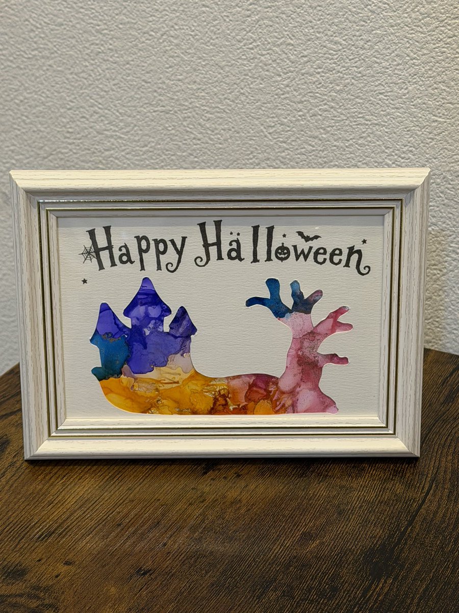 soeurs_y_a's tweet photo. インクアートで作るハロウィンのポストカードのワークショップ、ご参加ありがとうございました！
皆さんそれぞれのハロウィンカードができました
ハロウィンぽくダークカラーを意識したり、お好きな色で作ったり
私もいつもは使わない紫のインクを使ってみました😊 https://t.co/lNnP2RCDRz