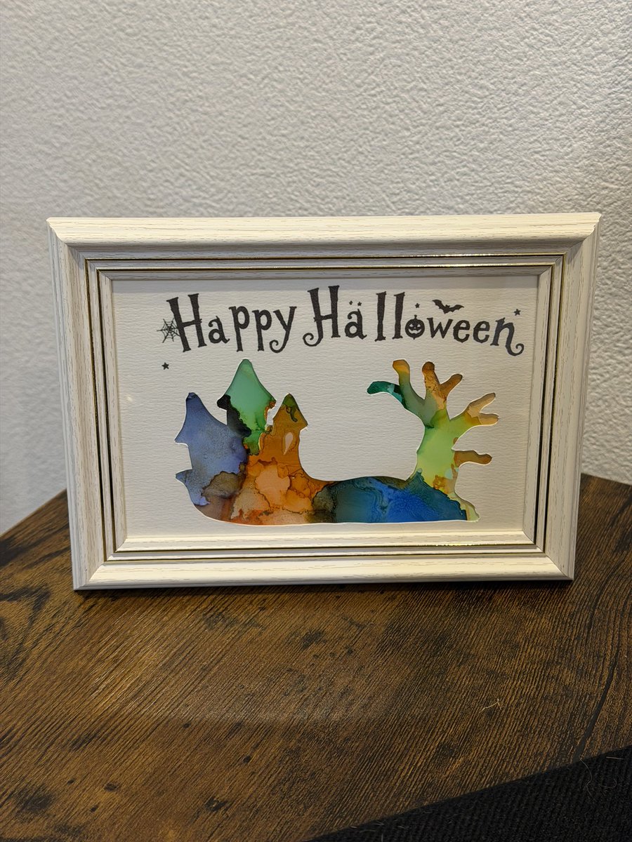 soeurs_y_a's tweet photo. インクアートで作るハロウィンのポストカードのワークショップ、ご参加ありがとうございました！
皆さんそれぞれのハロウィンカードができました
ハロウィンぽくダークカラーを意識したり、お好きな色で作ったり
私もいつもは使わない紫のインクを使ってみました😊 https://t.co/lNnP2RCDRz