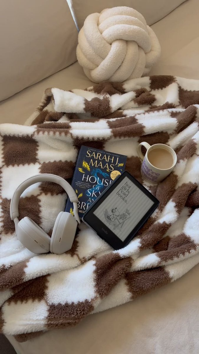 Aurielle007s's tweet photo. Cozy morning https://t.co/9MD1Fx7tHE