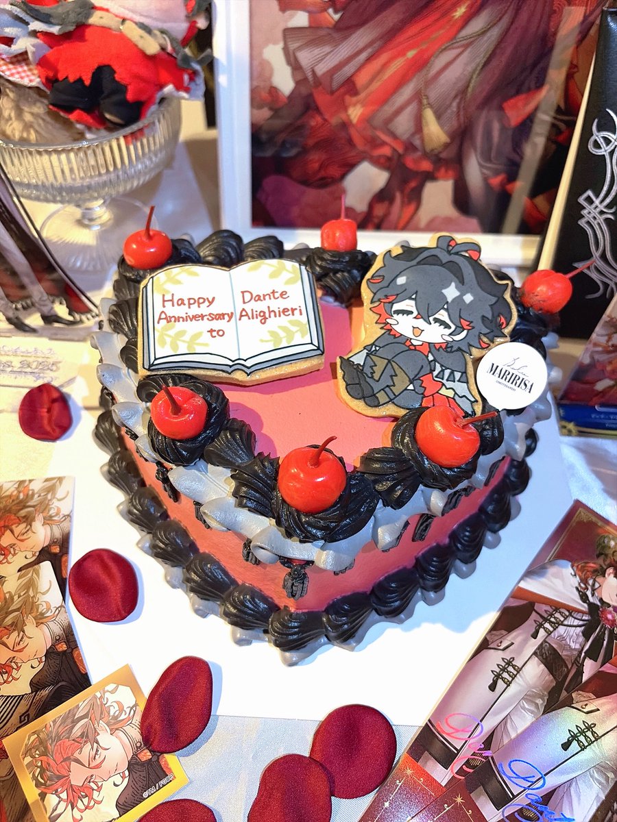 enikanidancing's tweet photo. 私もオーダーケーキの自慢したい！
←完成型　オーダー表→
予算内に収まるようにベースのチェック柄は無くしたりアイシングクッキーも再現度を高くするためにSDを描き直してとっっても可愛い仕上がりにしていただきました♡
こだわりは側面の3連タッセル🫶 https://t.co/FF4daysFUX
