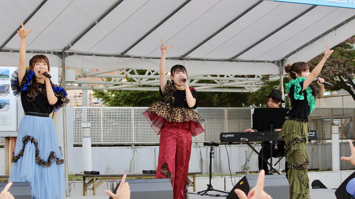 ringomusic_rb's tweet photo. #らぶひろまつり
お越しくださった皆さんありがとうございました🌾

今年で3回目の開催！
#らぶひろ の公開録音も実施🎙️
ゲストは多田慎也さん🎩
本日の模様は、10月10日(土)放送です

毎週土曜17時からRABラジオで放送中！
ぜひお聴きください📻

本日の具🍙
1.威風堂々
2.記憶
3.ネバリズム
4. LOVE 〜たった一度の青春に〜

#ライスボール