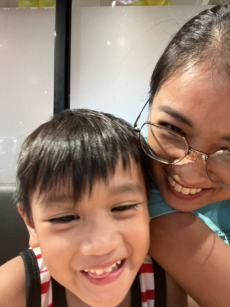 08_02X's tweet photo. pinilit lumaboy kahit pilay, bubuhatin naman daw niya si nanay https://t.co/UtF85APsW3