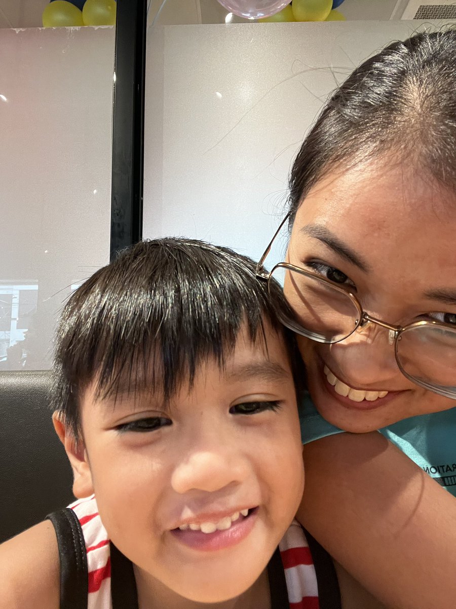 08_02X's tweet photo. pinilit lumaboy kahit pilay, bubuhatin naman daw niya si nanay https://t.co/UtF85APsW3
