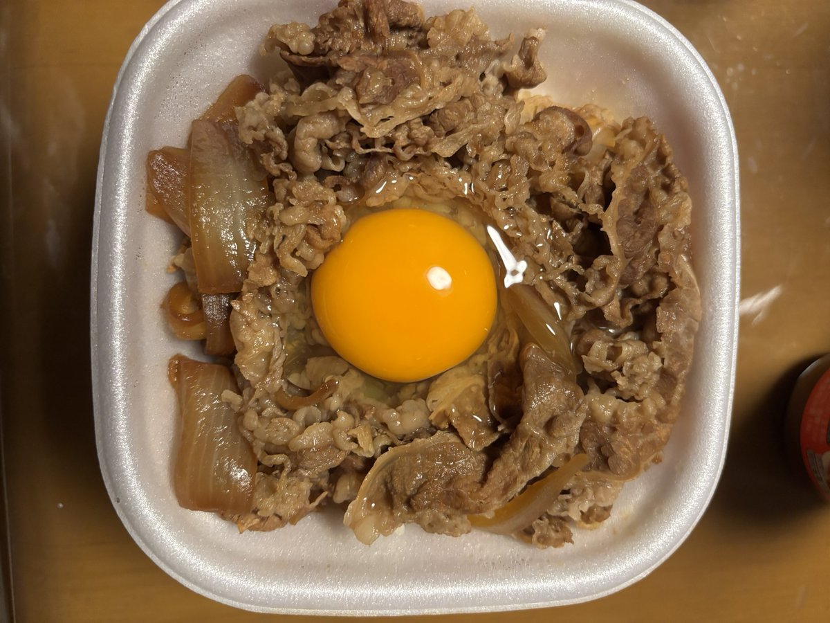 candt_c's tweet photo. 今日の頑張ったご褒美🥚
今日はすき家の牛丼なので卵🥚を添えてみました。
Ψ(｡･∀･｡)Ψｲﾀﾀﾞｷﾏｽ https://t.co/nqVl5fbhav