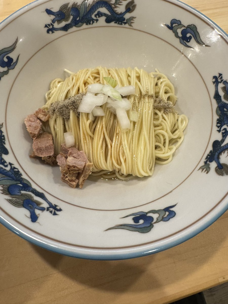 sikth0728's tweet photo. 久しぶりに愛宕のRUSTIC NOODLESまで遠征
醤油の旨味ソバswallow1口目から美味すぎて昇天した
チャー丼も香味ネギ和え玉も美味すぎて無事腹パンです！ https://t.co/jbXgsV4yh4