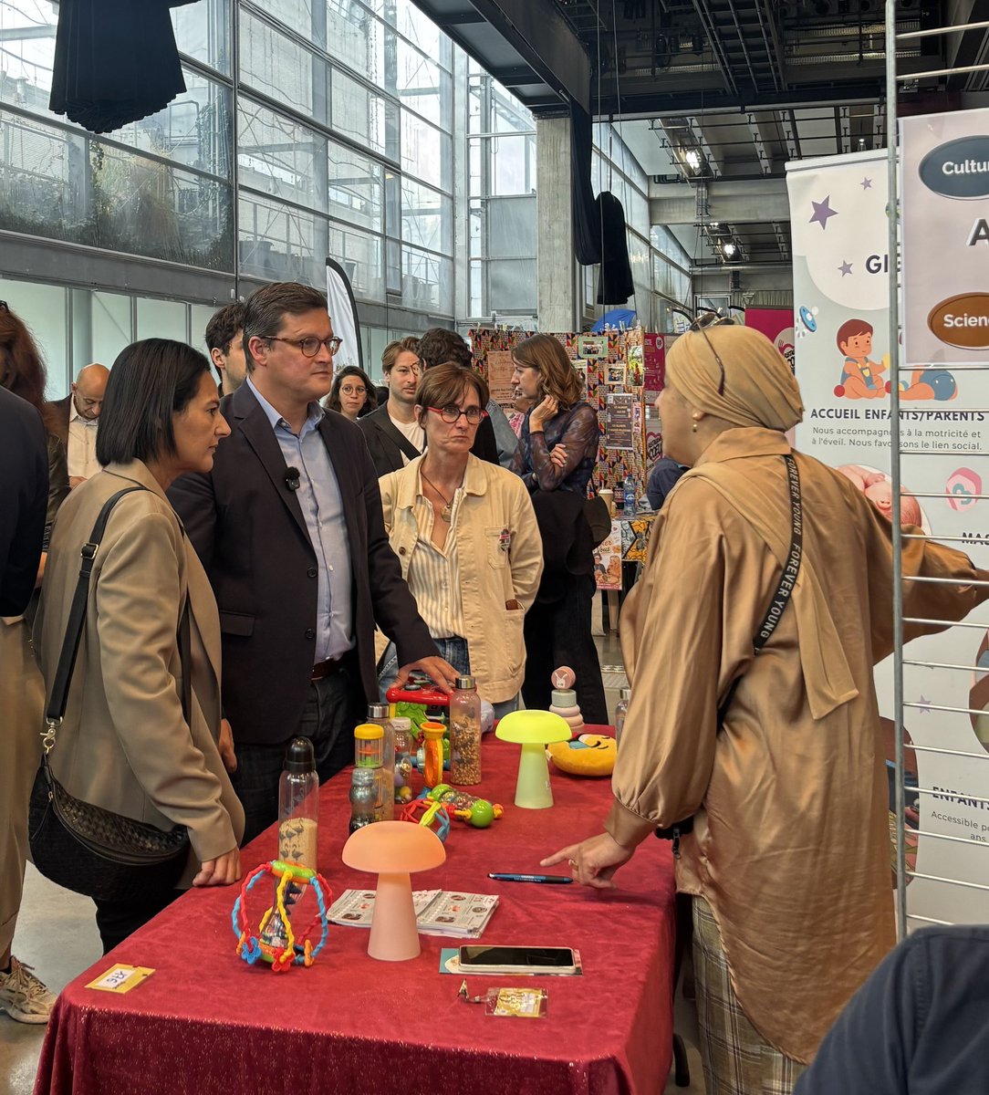 ToutpourLille's tweet photo. Au Grand Sud, le Forum des associations réunit cette année plus de 200 associations. Avec @Ardeslandes, @AnissaBaderi et @DelphineBlas, à la rencontre ceux qui font vivre #Lille au quotidien. Un moment d’échanges autour de la solidarité, du sport et de la culture. https://t.co/D9sITpuhOm