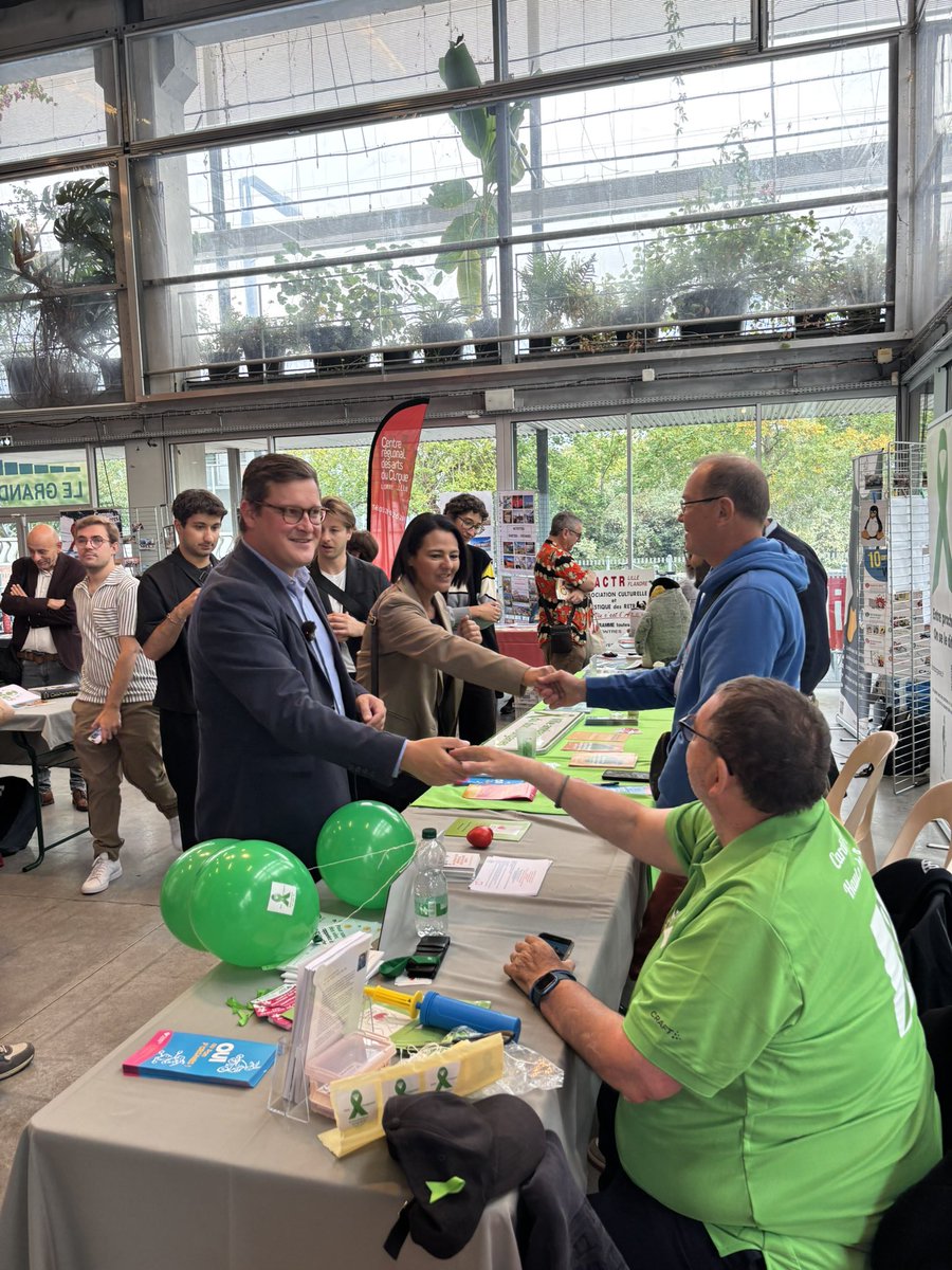 ToutpourLille's tweet photo. Au Grand Sud, le Forum des associations réunit cette année plus de 200 associations. Avec @Ardeslandes, @AnissaBaderi et @DelphineBlas, à la rencontre ceux qui font vivre #Lille au quotidien. Un moment d’échanges autour de la solidarité, du sport et de la culture. https://t.co/D9sITpuhOm