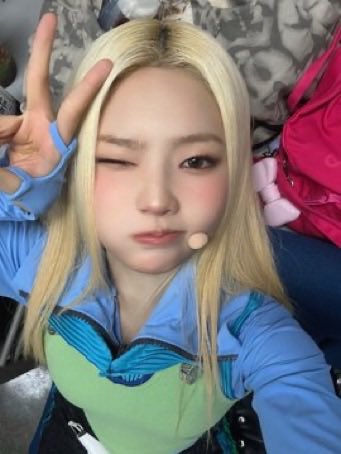 SEOHEEFRANCE's tweet photo. 📸 :: WVRS

#SEOHEE sur l’application !

#서희 #TUIDE #튜이드 https://t.co/knVN2qQAd2