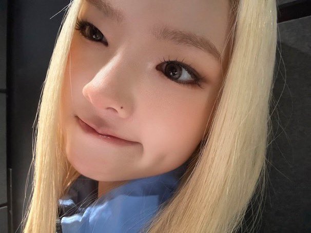 SEOHEEFRANCE's tweet photo. 📸 :: WVRS

#SEOHEE sur l’application !

#서희 #TUIDE #튜이드 https://t.co/knVN2qQAd2