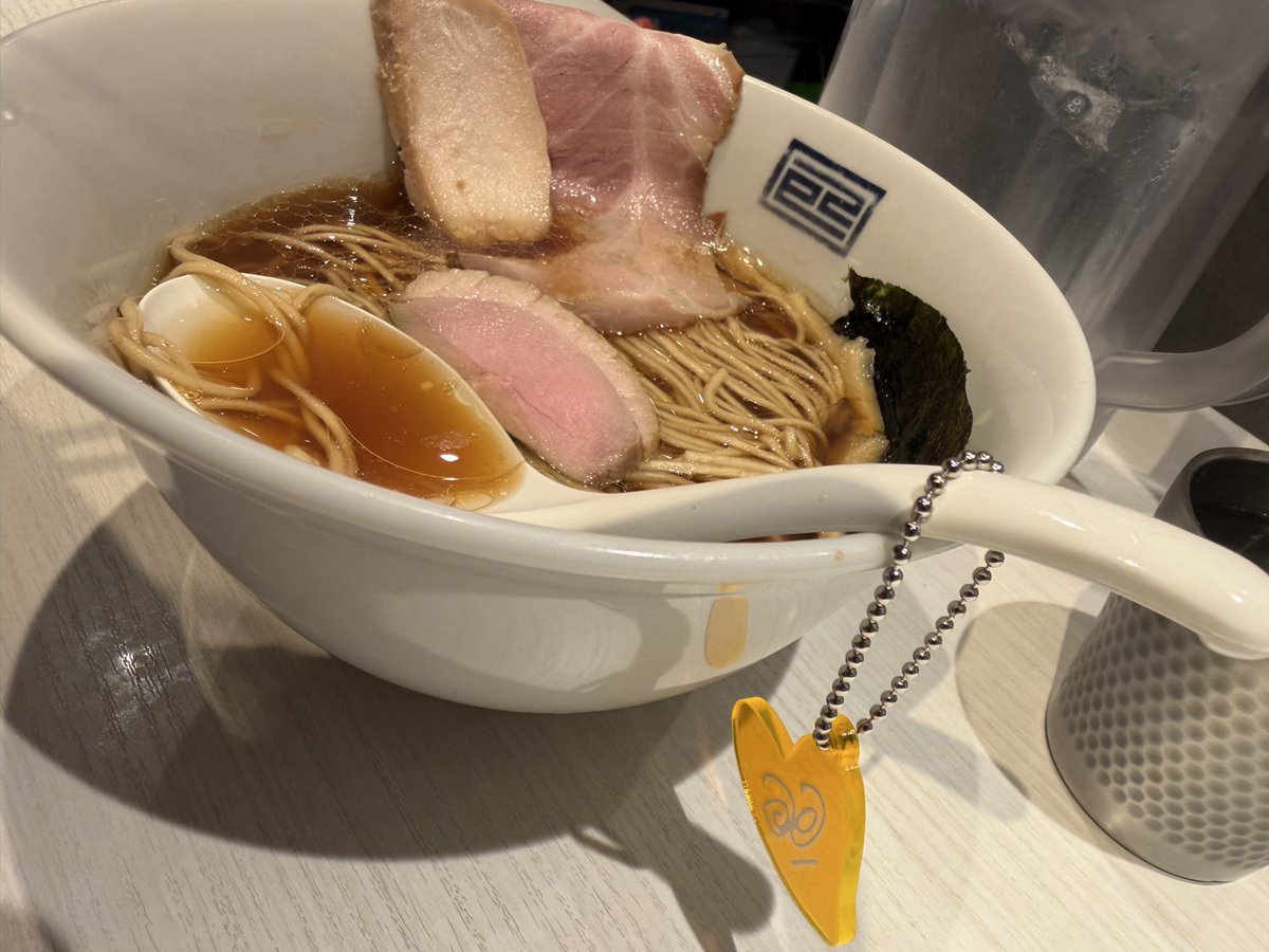 aaaaaaaaaaatiny's tweet photo. ポスターも特典もかわいいし
ラーメン美味しかったです！

来年１月に同じ横浜でと考えると楽しみ

2026.09.26-09.28🍜
YOKOHAMA: (@RM_TSUCHINOTOMI )

#JUST_A_BITE 
#HENDERY #黄冠亨 #헨드리 #ヘンドリー https://t.co/JjTBPd0MUN