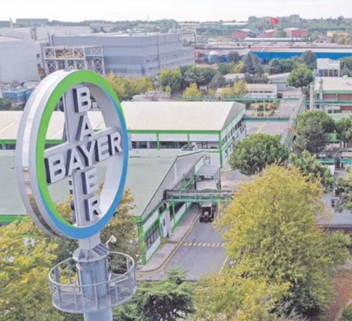 OrnekHaber's tweet photo. GEBZE'DE BULUNAN BAYER FABRİKASI KAPANIYOR. 

Alman ilaç devi Bayer,  Gebze'de yaklaşık 60 yıldır üretim yapan fabrikasını kapatma kararı aldı.

Tesisin 2027 yılı sonunda faaliyetlerine son verileceği açıklandı https://t.co/8WXX3yW1B6