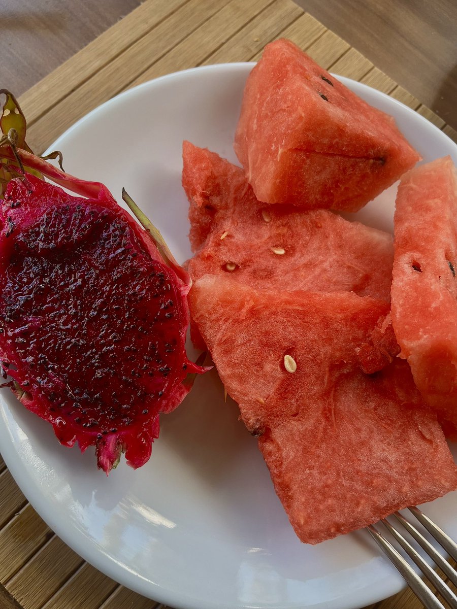 birucck's tweet photo. ушла во фруктовый отрыв на весь отпуск. это полный my pussy tastes like watermelon (and dragon fruit) https://t.co/OJF3l7LhAU