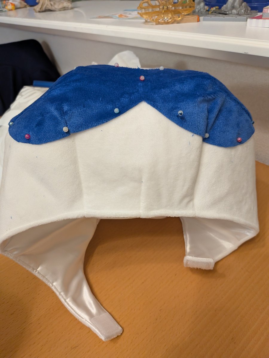 Panda96neko's tweet photo. ハチワレの頭にまち針たくさん刺してごめんね https://t.co/dKGITAREPF