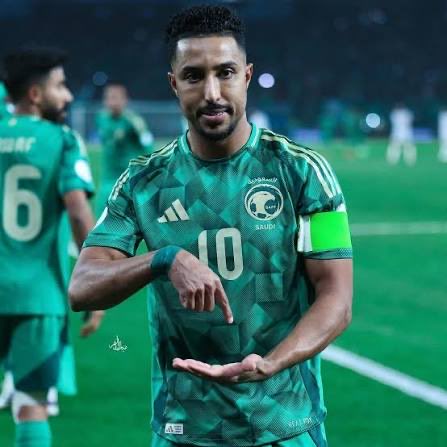 SirBlue15's tweet photo. سامي من قبل .. ثم ياسر .. ثم سالم .. وحاليًا الحمدان .. البعض يضع اللوم على الجمهور بسبب شدة النقد كونهم لاعبي منتخب .. وأنا هنا أضع اللوم على من يدافع عن اللاعبين ؛ طالما صرت تحت الأضواء عليك أن تتصدى للسهام وإلّا اجلس في منزلك.
• هذه الشهرة ، فمابالك بتمثيل منتخب ولكل شيء ثمن. https://t.co/rARsIDSjSf