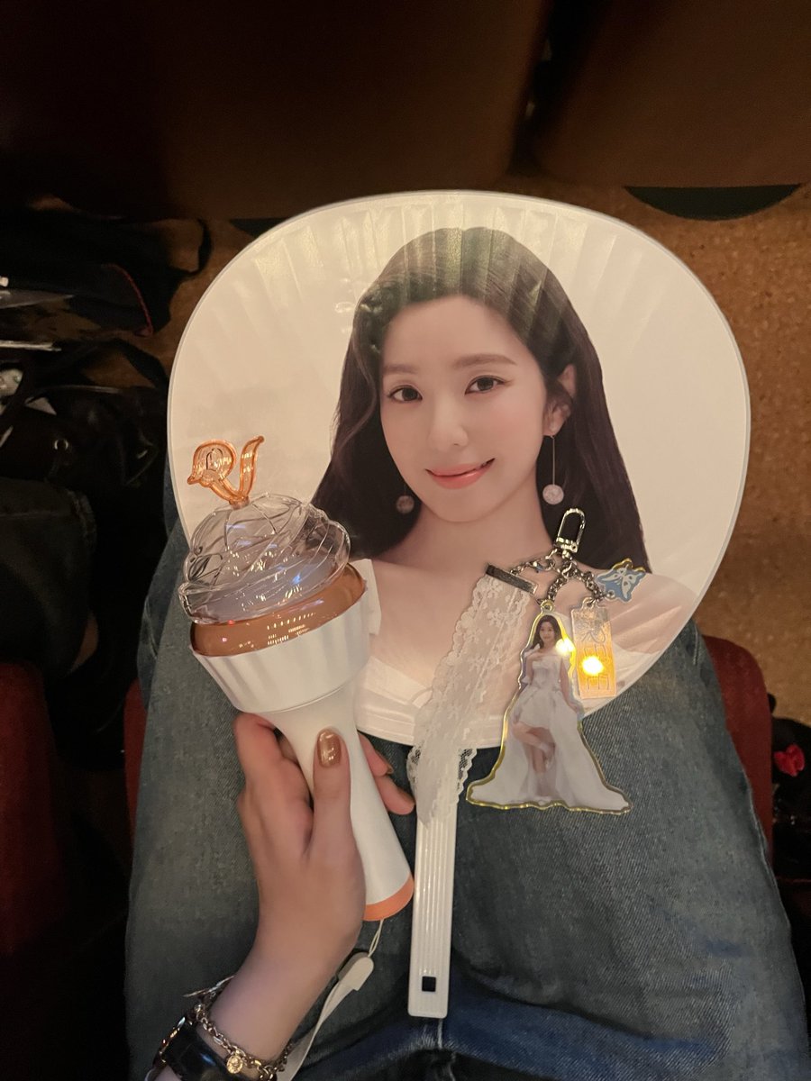 sw1001v's tweet photo. IRENE &amp; SEULGI blank🤍✨
0921 kobe 0923 osaka https://t.co/Xez4dDaxCV