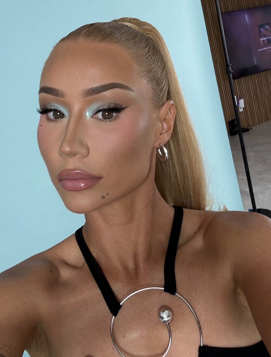 PopTingz's tweet photo. Iggy Azalea shares she’s back to recording music. https://t.co/Z7CYuD0luY