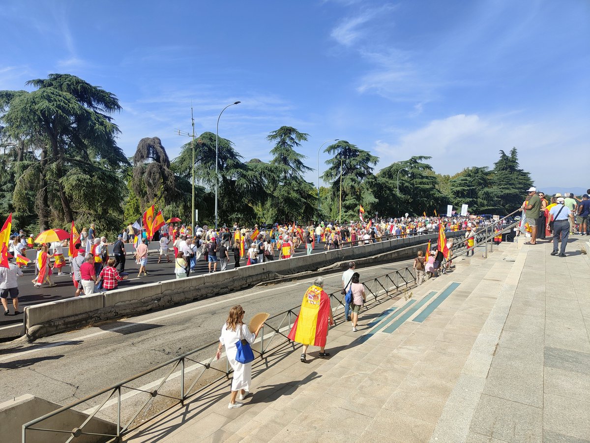 SaraPacense's tweet photo. Queremos seguir hacia la #Moncloa!! Por #Ceuta https://t.co/9DHDruJszG