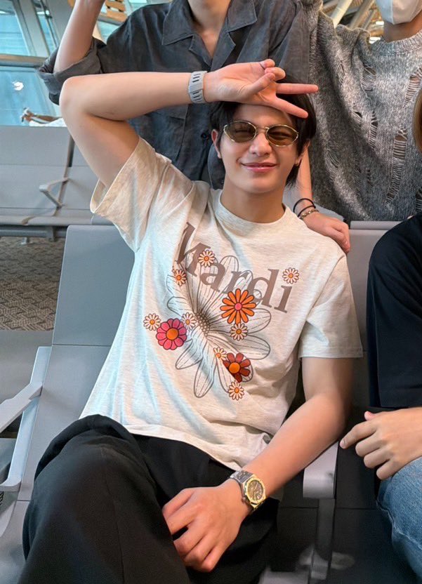 harxeuphoria's tweet photo. safe flight william 🥵✈️🖤

꒰ #williamjkp ꒱ https://t.co/98Q9ZwlLro