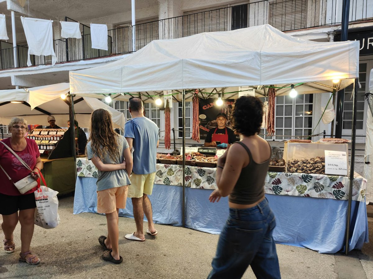 VisitEstartit's tweet photo. Tot el cap de setmana tenim el mercat de productes artesans i d'alimentació a la Fira de Pirates i Corsaris de l'Estartit
#piratesrstartit26 #visitestartit https://t.co/R1O3YANP8j