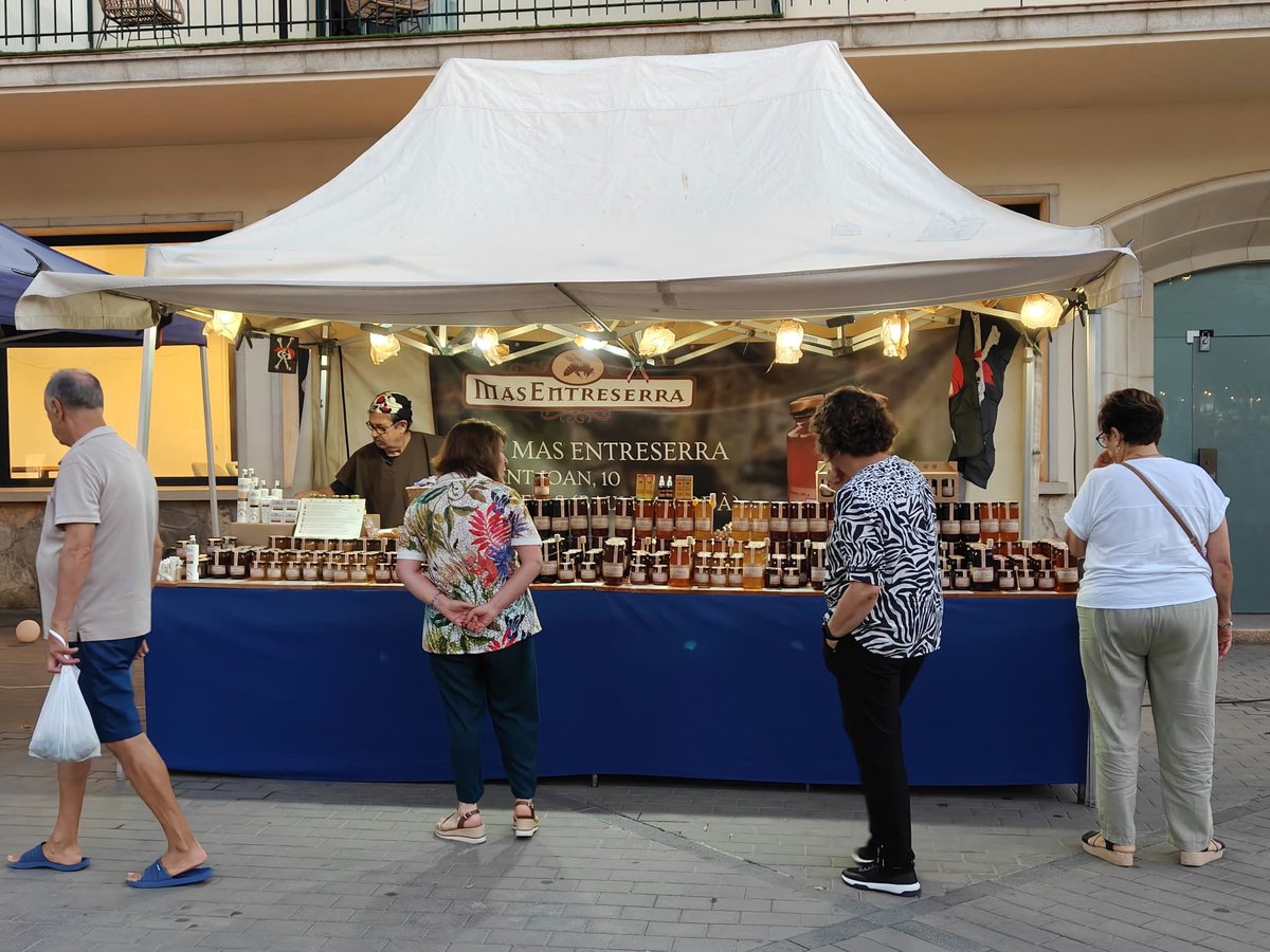 VisitEstartit's tweet photo. Tot el cap de setmana tenim el mercat de productes artesans i d'alimentació a la Fira de Pirates i Corsaris de l'Estartit
#piratesrstartit26 #visitestartit https://t.co/R1O3YANP8j