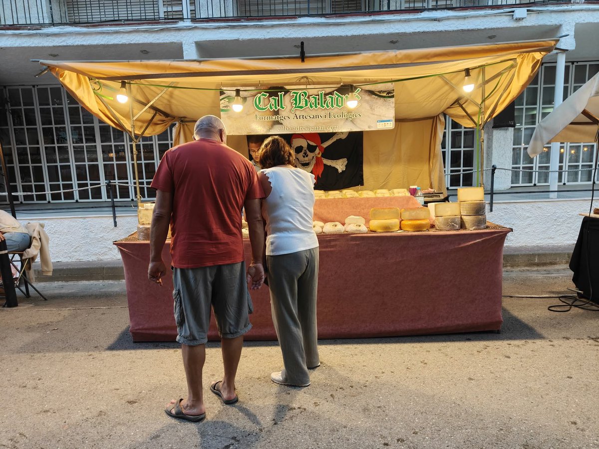 VisitEstartit's tweet photo. Tot el cap de setmana tenim el mercat de productes artesans i d'alimentació a la Fira de Pirates i Corsaris de l'Estartit
#piratesrstartit26 #visitestartit https://t.co/R1O3YANP8j