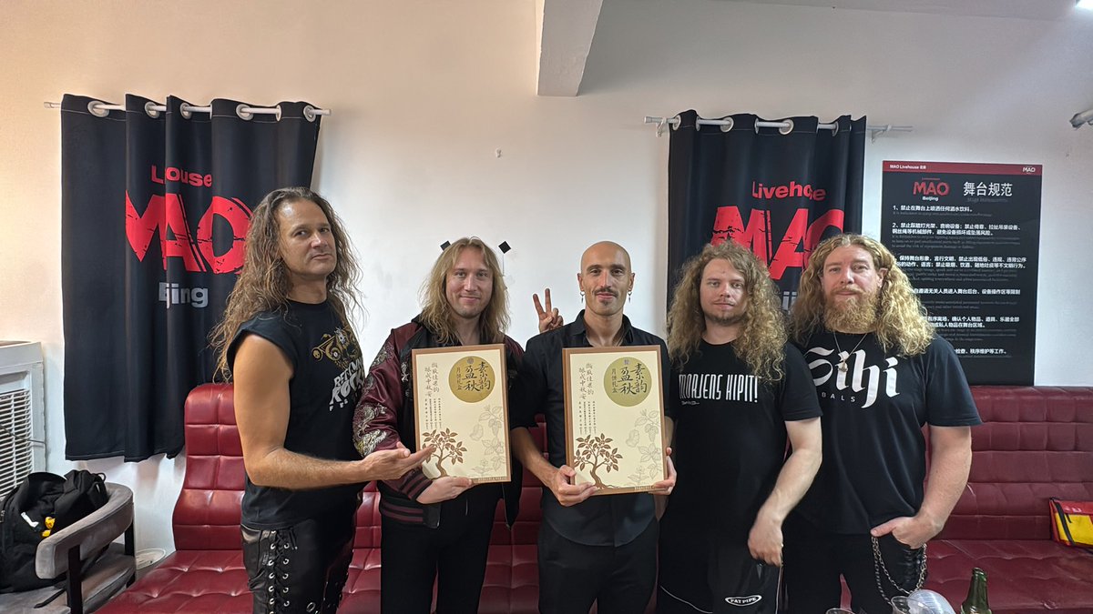 BIB_band's tweet photo. Thank you so much for an epic close-out of this Asian run, Beijing 🇨🇳
We want to wish you from the bottom of our hearts: happy mid-autumn and moon festival. May you spend these festive times with loved ones and family, and we truly hope to see you all very very soon again! https://t.co/ssFAOvG6fb