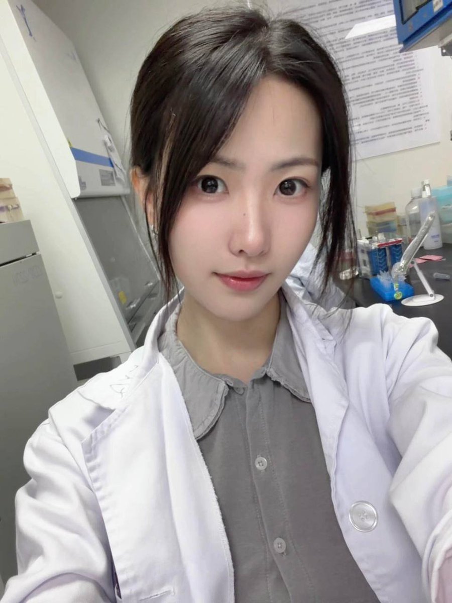 JiKhusboo's tweet photo. 自从当了医生，手做不了美甲真的是个遗憾…但脚上的美甲还是可以做，夏天最喜欢穿露脚趾的鞋子了，也许这就是一个女人的快乐吧～

有没有觉得调皮又性感的…还是说，想被我踩一下… https://t.co/ZzH07UpkCp
