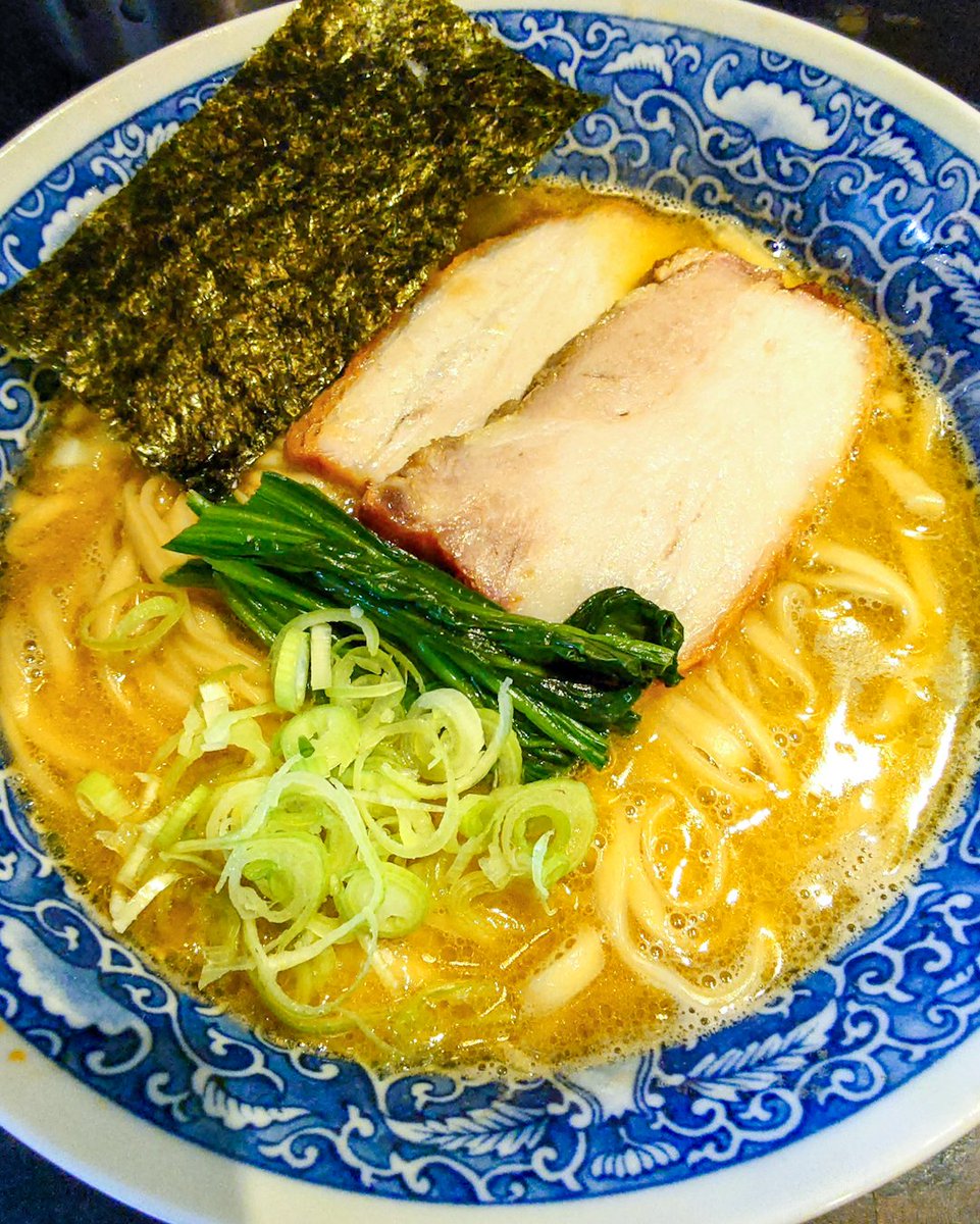 HARU_R110's tweet photo. 🍜 中華そば かなで 〜鶏だし編〜

🗺️ 福岡市博多区東比恵2-8-23

☑️ 鶏と節の中華そば
 　 　～平成ノスタルジー～
 　 ⚠️期間限定麺

どこか懐かしいのに、今でも遜色なく美味しい一杯👍 https://t.co/4FqtWOdD8X