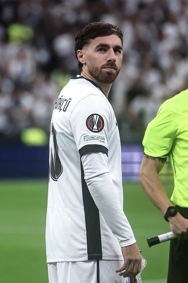 kartal_zirvesi's tweet photo. Kim ne derse desin Seni sonuna kadar savunacağız 🖤🤍 https://t.co/izaxLsHVdZ