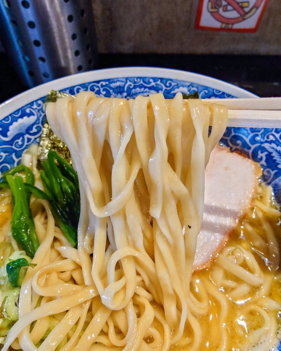 HARU_R110's tweet photo. 🍜 中華そば かなで 〜鶏だし編〜

🗺️ 福岡市博多区東比恵2-8-23

☑️ 鶏と節の中華そば
 　 　～平成ノスタルジー～
 　 ⚠️期間限定麺

どこか懐かしいのに、今でも遜色なく美味しい一杯👍 https://t.co/4FqtWOdD8X