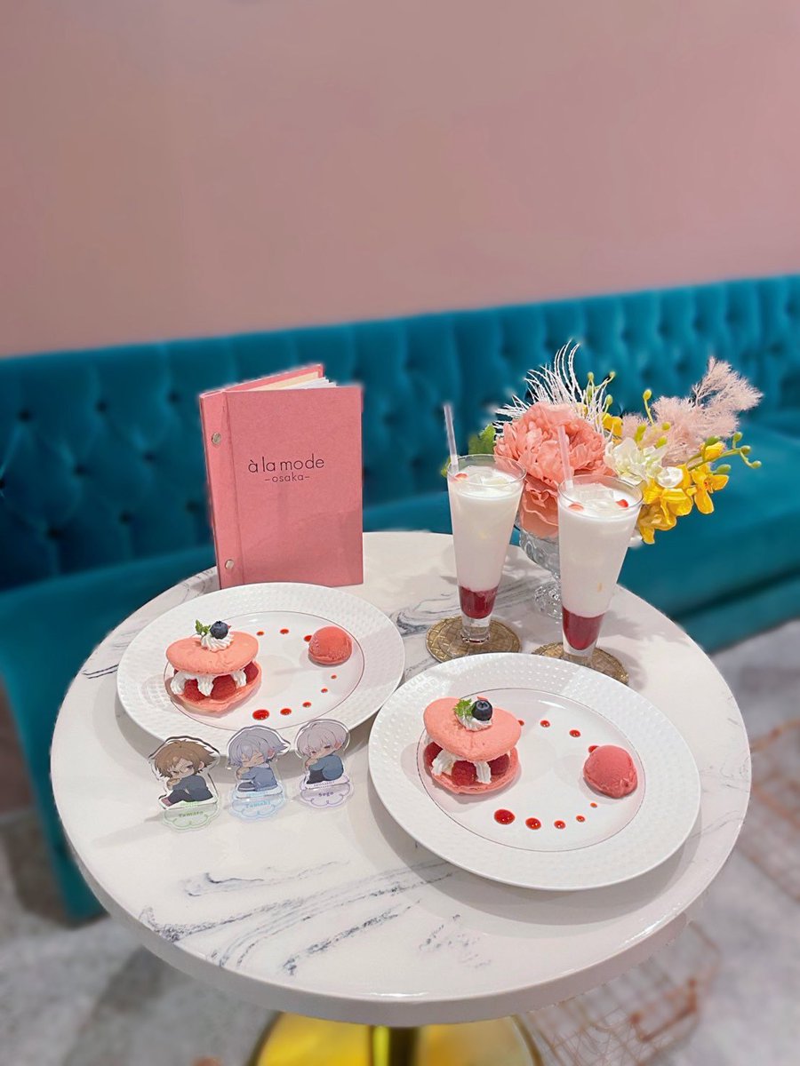 _2ymt_'s tweet photo. 🎀 à la mode osaka 🎀 （大阪 なんば）

激かわ空間で激かわマカロン食べた𛰙᭜𖫴𖫰𖫱𖫳𖫲𖫲𖫳𖫴𖫰𖫱꛰ ᭜𖫴𖫰𖫱𖫳𖫲𖫲𖫳𖫴𖫰𖫱꛰♥
いちごミルク甘さ控えめで飲みやすかった🍓♡ https://t.co/RG8Y11CMyZ