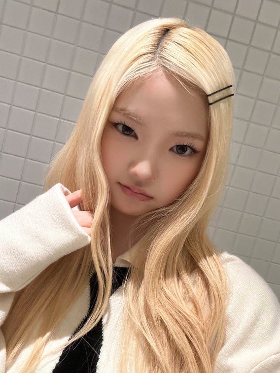 SEOHEEFRANCE's tweet photo. 📸 :: WVRS

#SEOHEE sur l’application !

#서희 #TUIDE #튜이드 https://t.co/UwUpojS3TD