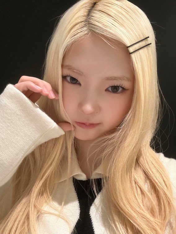 SEOHEEFRANCE's tweet photo. 📸 :: WVRS

#SEOHEE sur l’application !

#서희 #TUIDE #튜이드 https://t.co/UwUpojS3TD