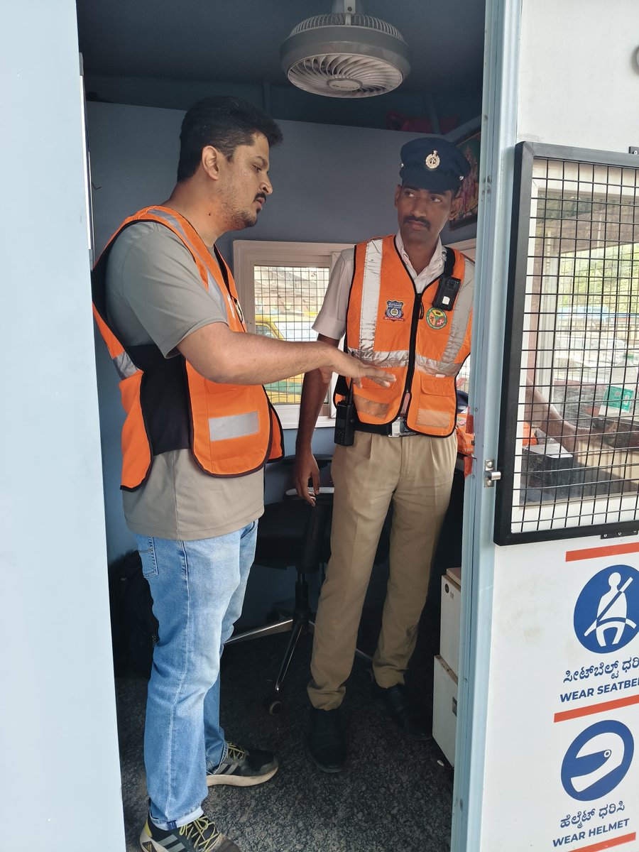 bellandurutrfps's tweet photo. Ever wondered what managing Bengaluru's roads feels like? 🚦
Citizens are stepping into the shoes of traffic police through the "Cop for the Day" initiative! Experience the peak-hour challenges firsthand & help make our roads safer.
#BengaluruTrafficPolice #CopForTheDay https://t.co/b0MCbv7rWM
