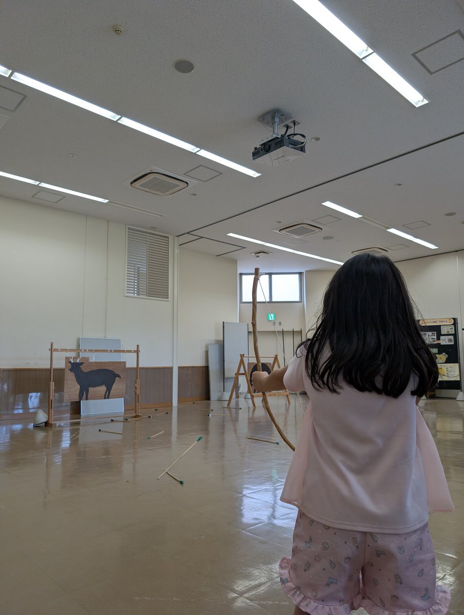torohaku_torobe's tweet photo. 🌾９月の思い出🌾
今日で９月の最終日🤯
秋の空気になってきたね🍂🌾
今月もたくさんの思い出の写真、ぜひ見てみて✨
石器づくり、みごほうき作り、弓矢体験などなど、みんな楽しんでくれたかな？？
#思い出
#登呂遺跡
#登呂博物館 https://t.co/5adU8SjisM