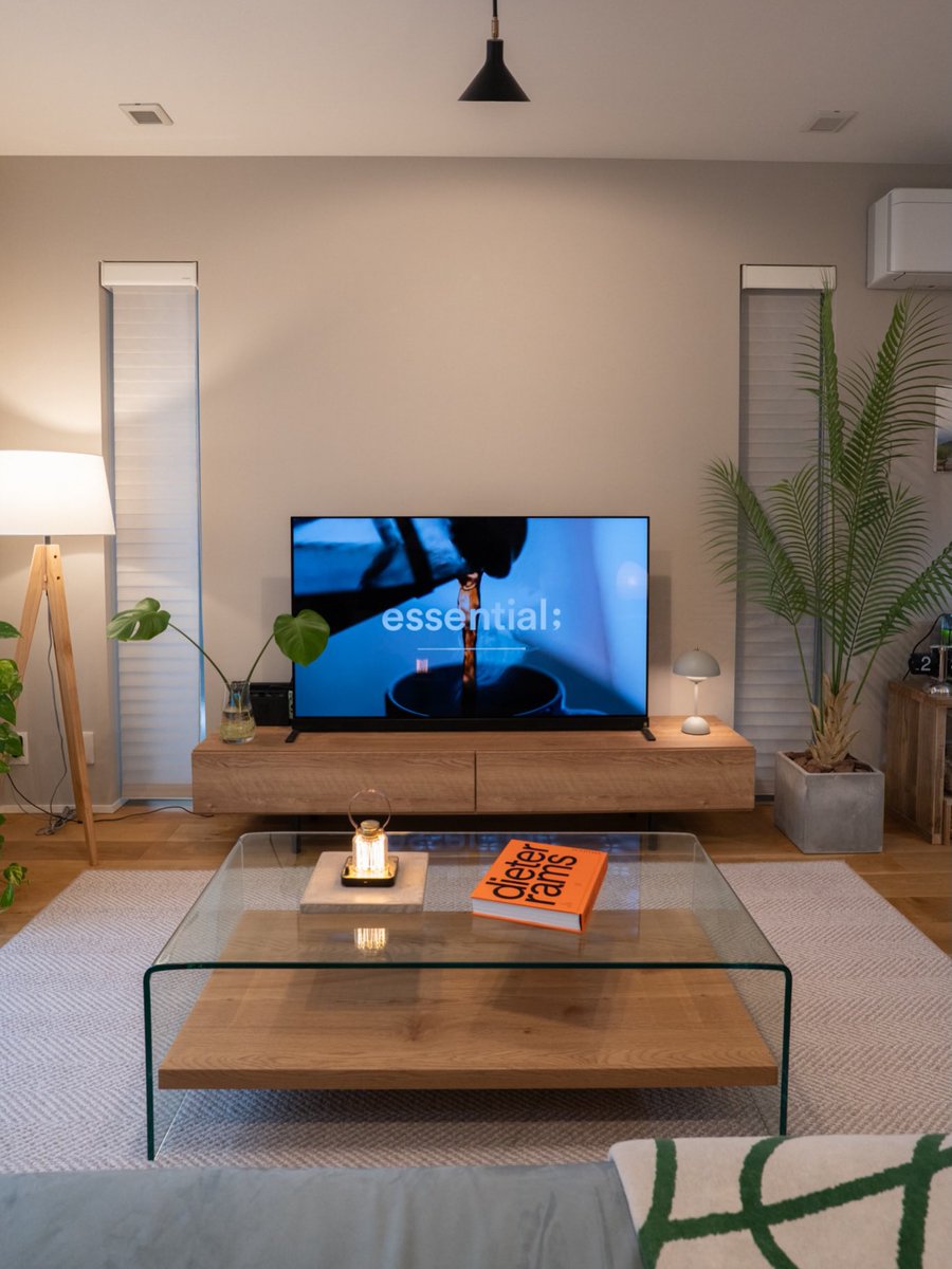 kofiwest_gh's tweet photo. Bro-bro; you do not have to mount your TV. It’s soo OK to have a TV stand in 2026 ✨📸 https://t.co/M7jBU0hZqK