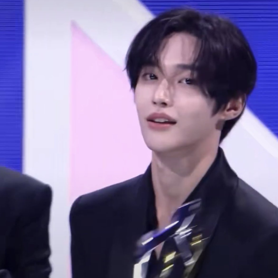 ondiis2's tweet photo. 박얹빉 일터에서는 얼굴 능력 이케멘이라 인기 개많은데 집에만 오면 여친을 온갖 애칭으로 불러댈 거 같음 공주 예삐 자기 애기 여보.. 예를 들면 고기 구울 때 기름 튀면 공주야 기름 튄다 앉아있어 / 찬 물에 담궈져 있는 삶계 까려고 하면 예삐~ 그거 까지마 내가 이따 예쁘게 까주께 이런거.. https://t.co/mRIGb7XBwj