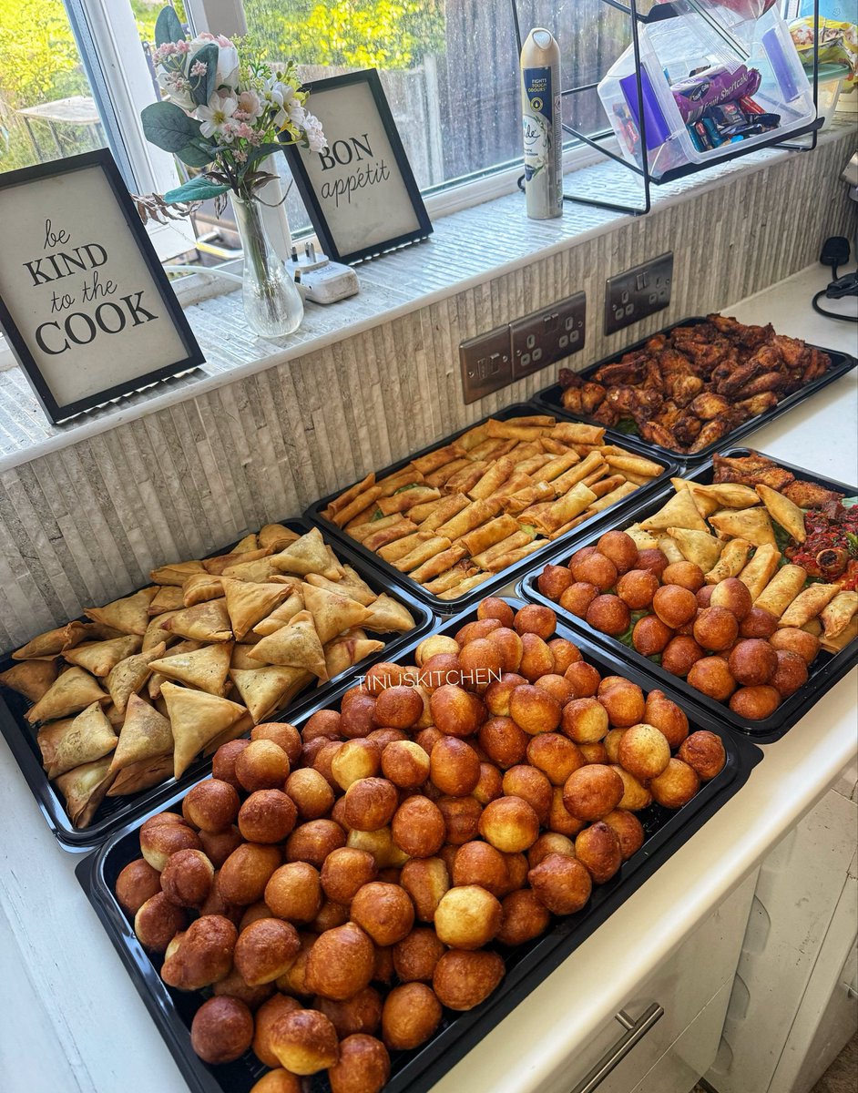 TinuKuye's tweet photo. Jollof rice, Asun fried rice, native Jollof rice, King prawn fried rice, Efo Riro, Egusi, Ofada sauce, Ayamashe sauce, Assorted meat stew, Peppered turkey, Peppered chicken plus Small chops 🥰😋

T for tiredddddd. Off to London https://t.co/WtPxS2zDIU
