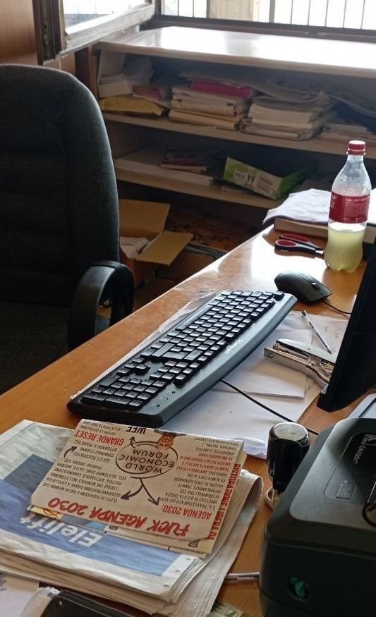 amandolafaiga2's tweet photo. [Da una G V_V]
Ho dovuto fare la carta di identità elettronica. Ho dovuto lasciare le impronte. Ho detto agli impiegati del Comune che mi sento come se fossi una delinquente. "Ha ragione ma che ci puoi fare?" 

VIENI A LOTTARE!
PARLA CON UN GUERRIERO V_V
https://t.co/29iPNh7IZS https://t.co/CeVtp7ISVm