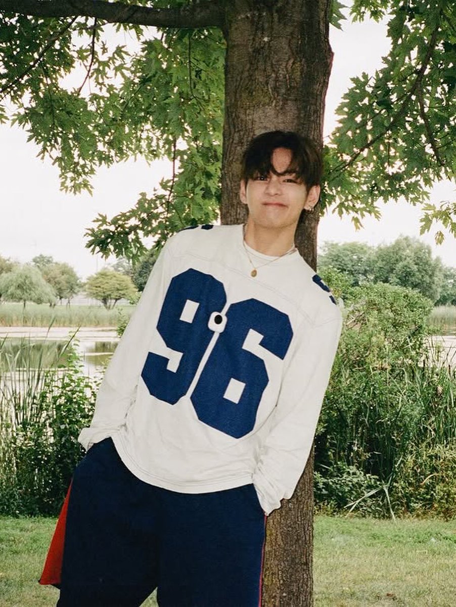 taeguide's tweet photo. such a boyfriend pic <3 https://t.co/4m9S6Acdlc