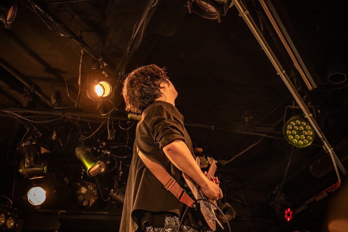 Chiwaxxx1's tweet photo. 素敵なお写真をたくさんいただきました！

バンドマンが欲しい画角や雰囲気をとてもうまく切り取っていただいて感謝です✨

Photo by @y_ma_0912 
ありがとうございます😊 https://t.co/u2fw6flqx3
