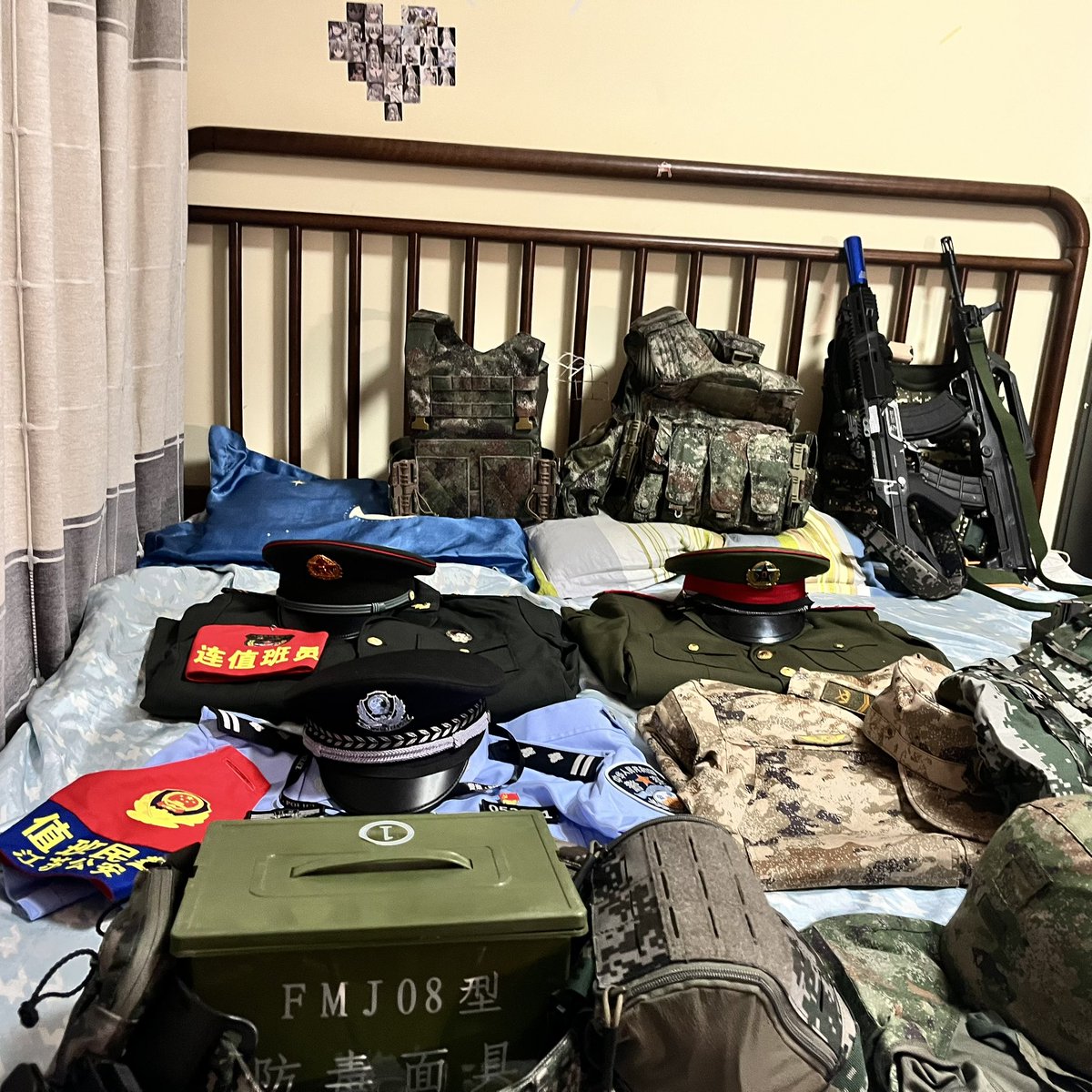 3261386969w's tweet photo. 玩了一年的造型 玩過俄軍 pla 99警 慢慢畢業了好多造型 祝百萬尼龍佬造型也來越好 https://t.co/oTvL70jaQ1