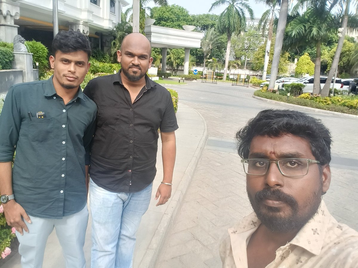 Tvkmuruga's tweet photo. நாங்கள் அன்றைக்கே உங்களிடம் கூறினோம், நீங்கள் தான் வேண்டாம் என்றீர்கள்...

நாங்கள் உங்களிடம் கூறியபடி உங்கள் ரிவில் செய்தவுடன் நிச்சயமாக நாங்களும் இந்த செல்ஃபி போடுவோம் என்றேன், அதன்படியே நடந்தது..

நன்றி @U2Brutus_off 

உழைச்சவன் வெளியில தெரியணும் என்று அன்னைக்கே நாங்கள் சொன்னோம் அதனை அவர் ஏற்கவில்லை, உங்களால் தான் இந்த ரிவில் நடந்தது..மிக்க நன்றி..

@OGPrasanna