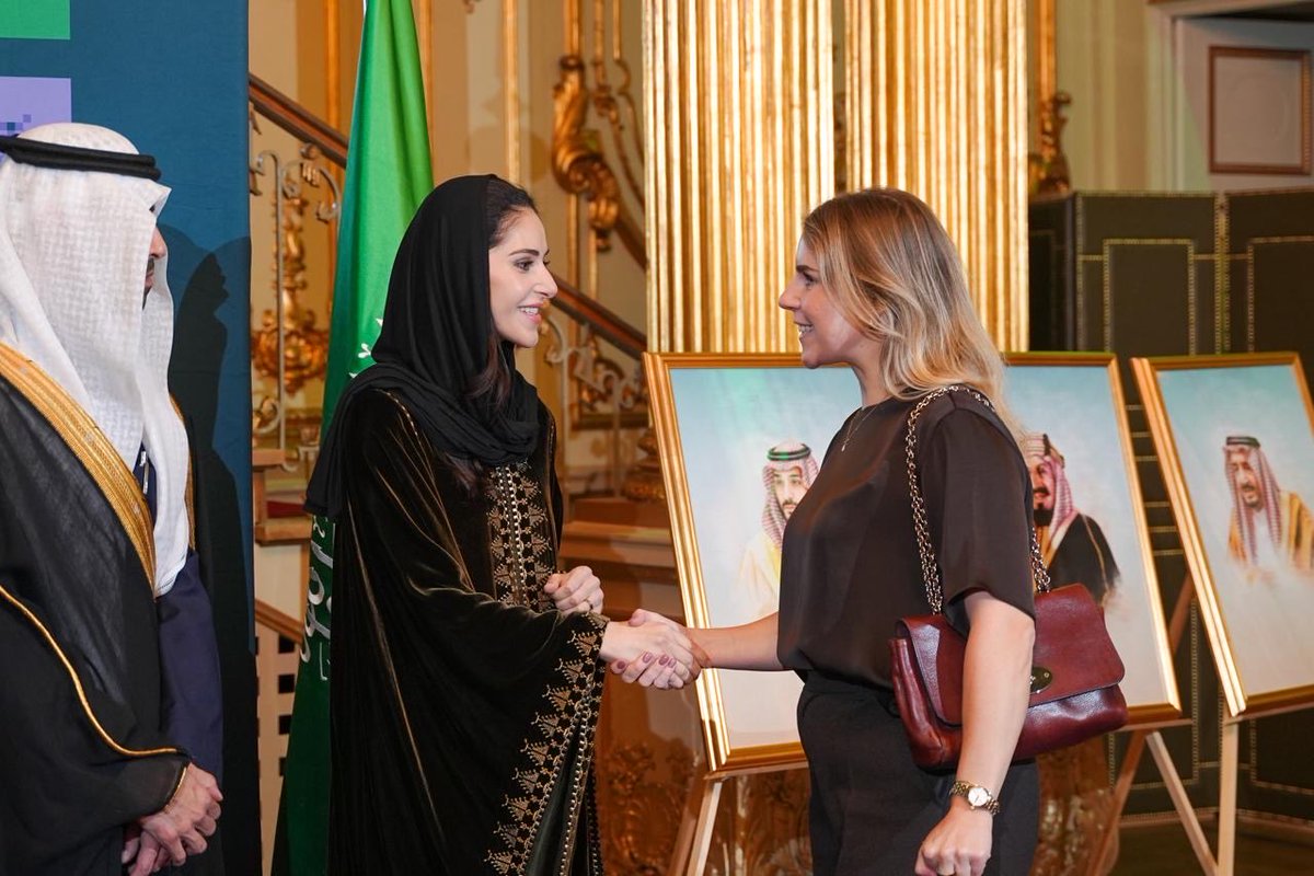 KSAembassySWE's tweet photo. أقامت سعادة السيدة أسيل بنت سلطان الشهيل، سفيرة خادم الحرمين الشريفين لدى مملكة السويد، حفل استقبال بمناسبة اليوم الوطني السعودي.
حضر الحفل سعادة السيد داغ هارتيليوس، وزير الدولة للشؤون الخارجية في وزارة الخارجية السويدية، إلى جانب عدد من كبار المسؤولين الحكوميين والسفراء وأعضاء السلك الدبلوماسي المعتمدين لدى مملكة السويد.

Her Excellency Ms. Aseil bint Sultan Alshehail, Ambassador of the Custodian of the Two Holy Mosques to the Kingdom of Sweden, hosted a reception on the occasion of Saudi National Day.
The reception was attended by His Excellency Mr. Dag Hartelius, State Secretary for Foreign Affairs at the Ministry for Foreign Affairs of Sweden, along with a number of senior government officials, ambassadors, and members of the diplomatic corps accredited to the Kingdom of Sweden.