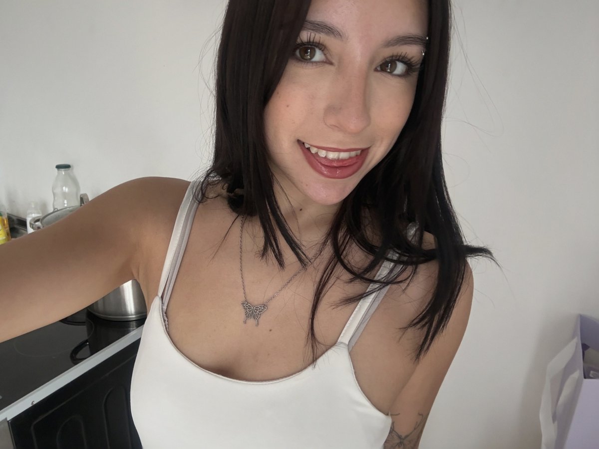 cherrylunacvm1's tweet photo. everything feels a little softer lately ✨ https://t.co/2nAa7ZZGzt
