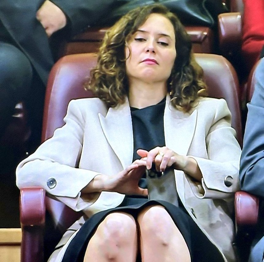 AntnMartnLpez1's tweet photo. Esta individua se compra un ATICAZO con dinero público tiene las competencias en viviendas su jefe ha votado NO a la ley de viviendas pero el culpable es Pedro Sánchez 
SINVERGÜENZAS FASCISTAS!! https://t.co/zeumLdu4bd